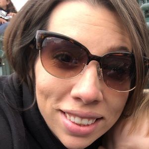 Meet your Posher, Aly